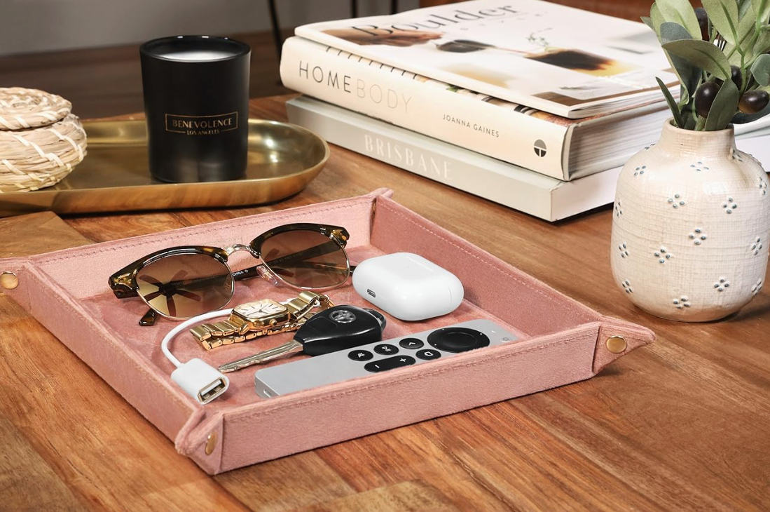 image of Dusty pink jewelry tray in use